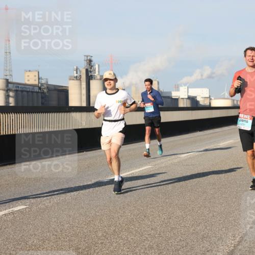 03.10.2025 - Köhlbrandbrückenlauf Lena Gebhardt http://msf.ph/oto/9117615 03.10.2025 09:44:29 Position 2 3343, 1231 meine-sportfotos.de