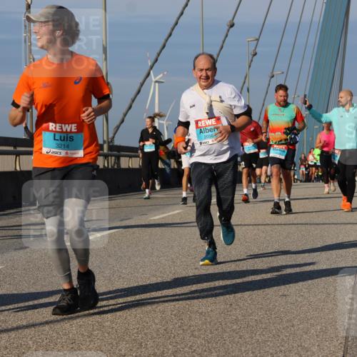 03.10.2025 - Köhlbrandbrückenlauf Strokosch-Dieckow http://msf.ph/oto/9117630 03.10.2025 09:51:20 Position 2 3213, 3214, 2056 meine-sportfotos.de