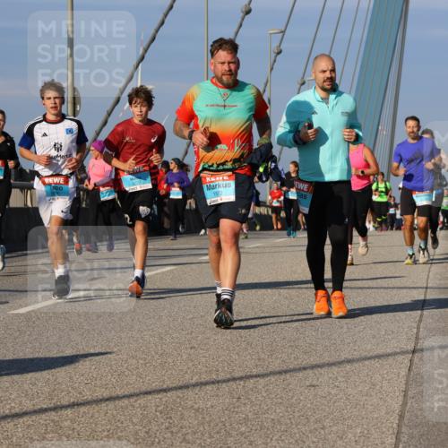 03.10.2025 - Köhlbrandbrückenlauf Strokosch-Dieckow http://msf.ph/oto/9117645 03.10.2025 09:51:23 Position 2 3727, 1573 meine-sportfotos.de