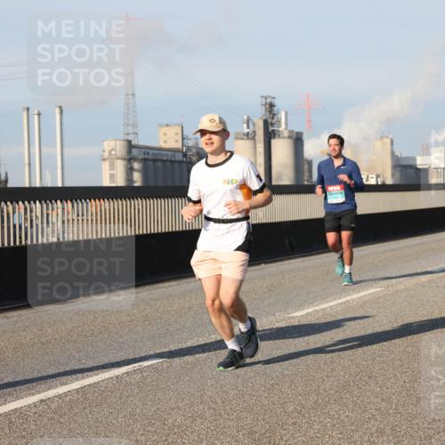 03.10.2025 - Köhlbrandbrückenlauf Lena Gebhardt http://msf.ph/oto/9117647 03.10.2025 09:44:30 Position 2 1231 meine-sportfotos.de