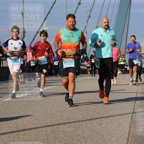03.10.2025 - Köhlbrandbrückenlauf Strokosch-Dieckow http://msf.ph/oto/9117655 03.10.2025 09:51:23 Position 2 20, 3727, 1573, 12 meine-sportfotos.de
