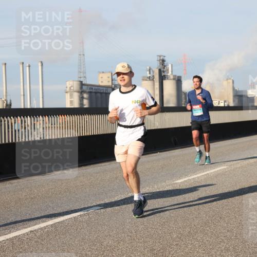 03.10.2025 - Köhlbrandbrückenlauf Lena Gebhardt http://msf.ph/oto/9117660 03.10.2025 09:44:30 Position 2 1231 meine-sportfotos.de