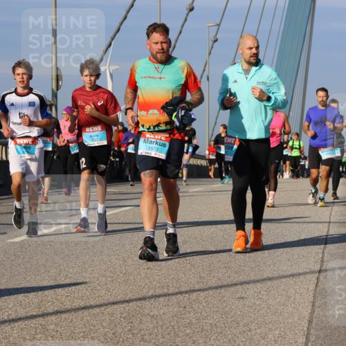 03.10.2025 - Köhlbrandbrückenlauf Strokosch-Dieckow http://msf.ph/oto/9117670 03.10.2025 09:51:23 Position 2 1693, 3727, 1573 meine-sportfotos.de