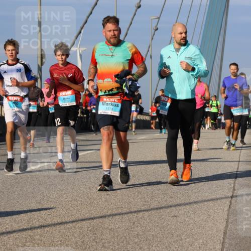 03.10.2025 - Köhlbrandbrückenlauf Strokosch-Dieckow http://msf.ph/oto/9117675 03.10.2025 09:51:23 Position 2 1693, 3727, 1573, 32 meine-sportfotos.de