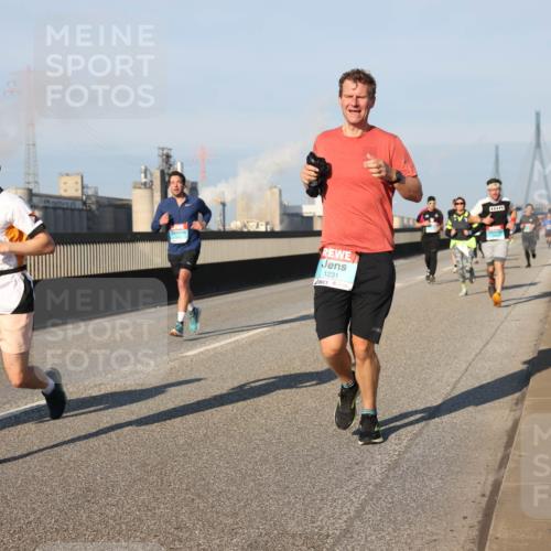 03.10.2025 - Köhlbrandbrückenlauf Lena Gebhardt http://msf.ph/oto/9117689 03.10.2025 09:44:31 Position 2 1231 meine-sportfotos.de