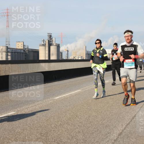 03.10.2025 - Köhlbrandbrückenlauf Lena Gebhardt http://msf.ph/oto/9117846 03.10.2025 09:44:33 Position 2  meine-sportfotos.de