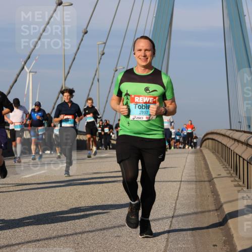 03.10.2025 - Köhlbrandbrückenlauf Strokosch-Dieckow http://msf.ph/oto/9117932 03.10.2025 09:51:50 Position 2 3419, 2707 meine-sportfotos.de