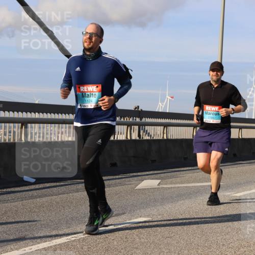 03.10.2025 - Köhlbrandbrückenlauf Strokosch-Dieckow http://msf.ph/oto/9117962 03.10.2025 09:51:53 Position 2 1124, 2785 meine-sportfotos.de