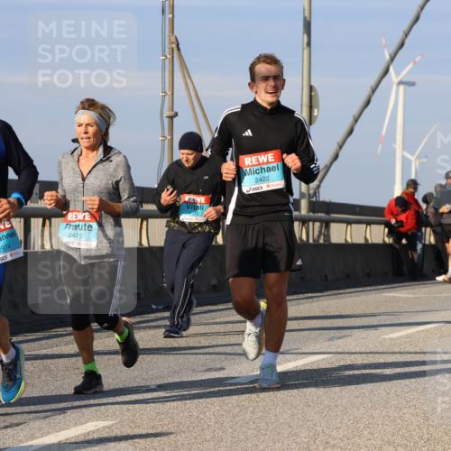 03.10.2025 - Köhlbrandbrückenlauf Strokosch-Dieckow http://msf.ph/oto/9118012 03.10.2025 09:51:57 Position 2 2974, 2423, 2372, 2422, 2670 meine-sportfotos.de