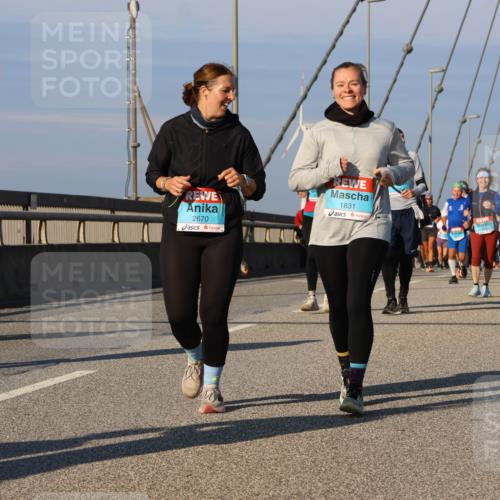 03.10.2025 - Köhlbrandbrückenlauf Strokosch-Dieckow http://msf.ph/oto/9118046 03.10.2025 09:52:00 Position 2 2372, 2670, 1831 meine-sportfotos.de