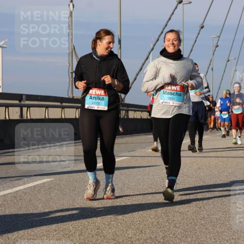 03.10.2025 - Köhlbrandbrückenlauf Strokosch-Dieckow http://msf.ph/oto/9118052 03.10.2025 09:52:00 Position 2 2372, 2670, 1831 meine-sportfotos.de