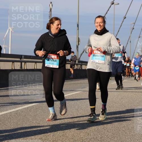 03.10.2025 - Köhlbrandbrückenlauf Strokosch-Dieckow http://msf.ph/oto/9118071 03.10.2025 09:52:00 Position 2 2372, 2670, 1831 meine-sportfotos.de