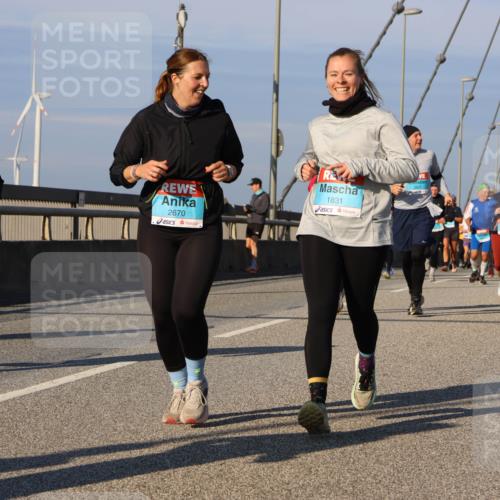 03.10.2025 - Köhlbrandbrückenlauf Strokosch-Dieckow http://msf.ph/oto/9118076 03.10.2025 09:52:00 Position 2 2372, 2670, 1831 meine-sportfotos.de