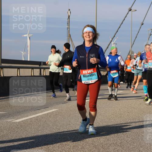03.10.2025 - Köhlbrandbrückenlauf Strokosch-Dieckow http://msf.ph/oto/9118097 03.10.2025 09:52:06 Position 2 1812, 3747 meine-sportfotos.de