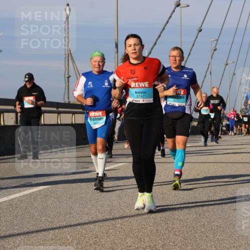 03.10.2025 - Köhlbrandbrückenlauf Strokosch-Dieckow http://msf.ph/oto/9118114 03.10.2025 09:52:08 Position 2 3505, 3747, 3506 meine-sportfotos.de