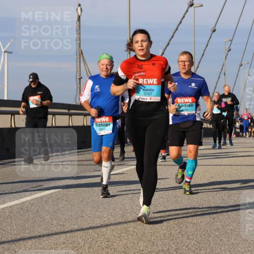 03.10.2025 - Köhlbrandbrückenlauf Strokosch-Dieckow http://msf.ph/oto/9118124 03.10.2025 09:52:08 Position 2 3505, 3747, 3506 meine-sportfotos.de