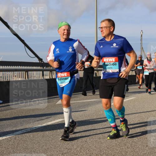 03.10.2025 - Köhlbrandbrückenlauf Strokosch-Dieckow http://msf.ph/oto/9118150 03.10.2025 09:52:11 Position 2 3505, 3506 meine-sportfotos.de
