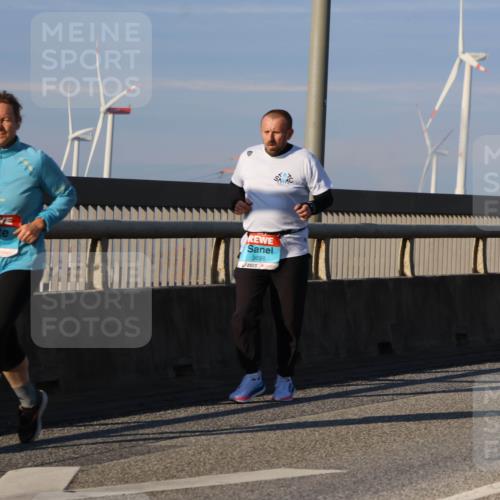 03.10.2025 - Köhlbrandbrückenlauf Strokosch-Dieckow http://msf.ph/oto/9118267 03.10.2025 09:52:23 Position 2 3698, 2392 meine-sportfotos.de