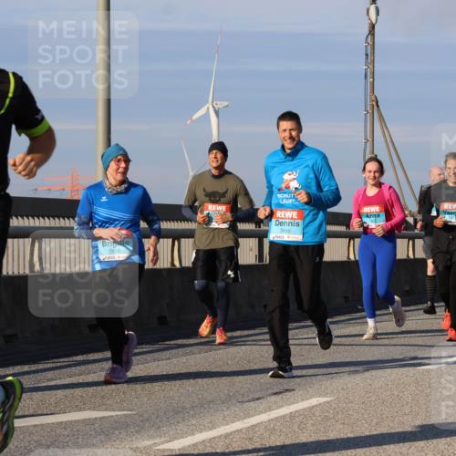 03.10.2025 - Köhlbrandbrückenlauf Strokosch-Dieckow http://msf.ph/oto/9118296 03.10.2025 09:52:25 Position 2 2392, 1609, 3450, 104, 2345 meine-sportfotos.de
