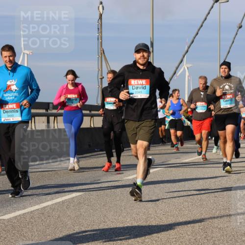 03.10.2025 - Köhlbrandbrückenlauf Strokosch-Dieckow http://msf.ph/oto/9118312 03.10.2025 09:52:26 Position 2 3450, 2345, 2172 meine-sportfotos.de