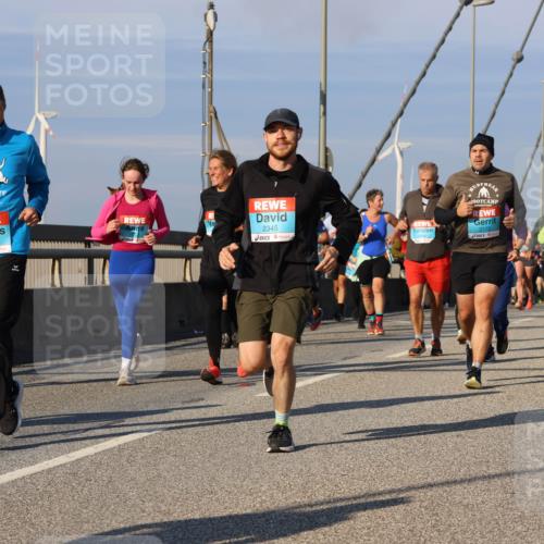 03.10.2025 - Köhlbrandbrückenlauf Strokosch-Dieckow http://msf.ph/oto/9118323 03.10.2025 09:52:26 Position 2 3450, 2345 meine-sportfotos.de