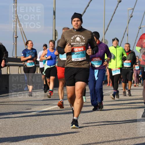 03.10.2025 - Köhlbrandbrückenlauf Strokosch-Dieckow http://msf.ph/oto/9118332 03.10.2025 09:52:28 Position 2 1941, 2886, 2172, 2885, 2800 meine-sportfotos.de