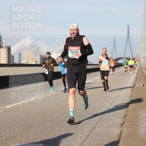 03.10.2025 - Köhlbrandbrückenlauf Lena Gebhardt http://msf.ph/oto/9118449 03.10.2025 09:44:48 Position 2  meine-sportfotos.de