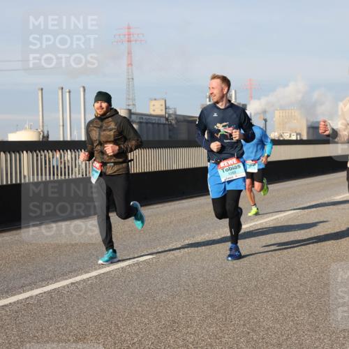 03.10.2025 - Köhlbrandbrückenlauf Lena Gebhardt http://msf.ph/oto/9118515 03.10.2025 09:44:51 Position 2 1262, 1082 meine-sportfotos.de