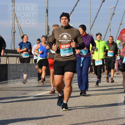 03.10.2025 - Köhlbrandbrückenlauf Strokosch-Dieckow http://msf.ph/oto/9118554 03.10.2025 09:52:28 Position 2 1941, 2172, 885, 2800 meine-sportfotos.de