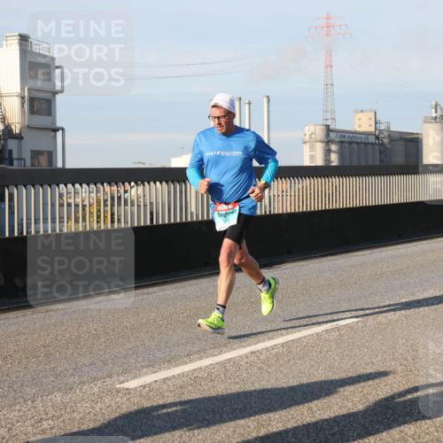 03.10.2025 - Köhlbrandbrückenlauf Lena Gebhardt http://msf.ph/oto/9118572 03.10.2025 09:44:52 Position 2  meine-sportfotos.de