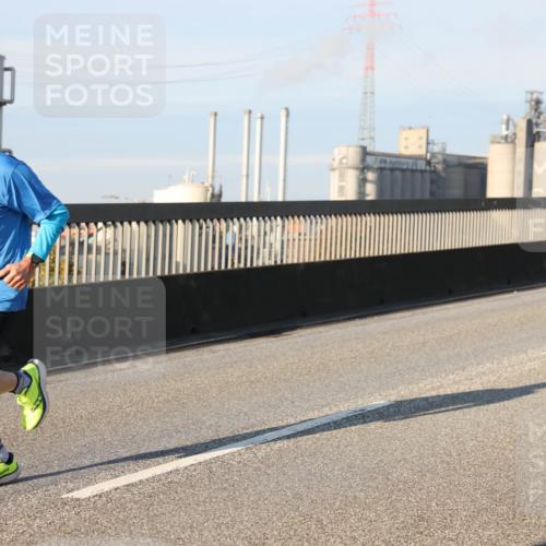 03.10.2025 - Köhlbrandbrückenlauf Lena Gebhardt http://msf.ph/oto/9118603 03.10.2025 09:44:53 Position 2 102 meine-sportfotos.de