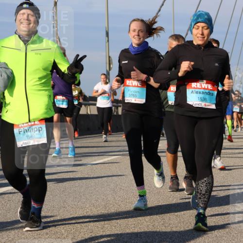 03.10.2025 - Köhlbrandbrückenlauf Strokosch-Dieckow http://msf.ph/oto/9118613 03.10.2025 09:52:33 Position 2 3765, 1549, 1538 meine-sportfotos.de