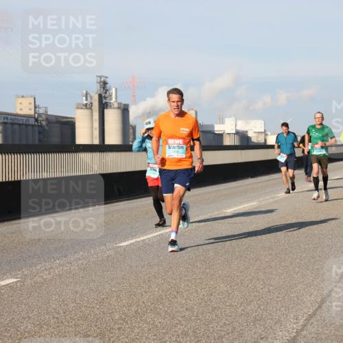 03.10.2025 - Köhlbrandbrückenlauf Lena Gebhardt http://msf.ph/oto/9118618 03.10.2025 09:44:57 Position 2 1315 meine-sportfotos.de