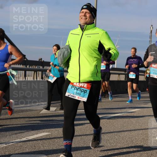03.10.2025 - Köhlbrandbrückenlauf Strokosch-Dieckow http://msf.ph/oto/9118629 03.10.2025 09:52:34 Position 2 1502, 1549, 3765, 15 meine-sportfotos.de