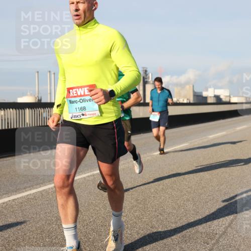 03.10.2025 - Köhlbrandbrückenlauf Lena Gebhardt http://msf.ph/oto/9118780 03.10.2025 09:45:01 Position 2 1168 meine-sportfotos.de