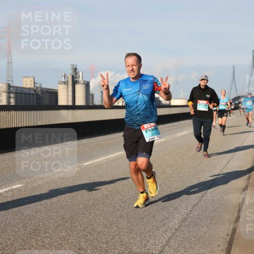 03.10.2025 - Köhlbrandbrückenlauf Lena Gebhardt http://msf.ph/oto/9118857 03.10.2025 09:45:03 Position 2 2712 meine-sportfotos.de