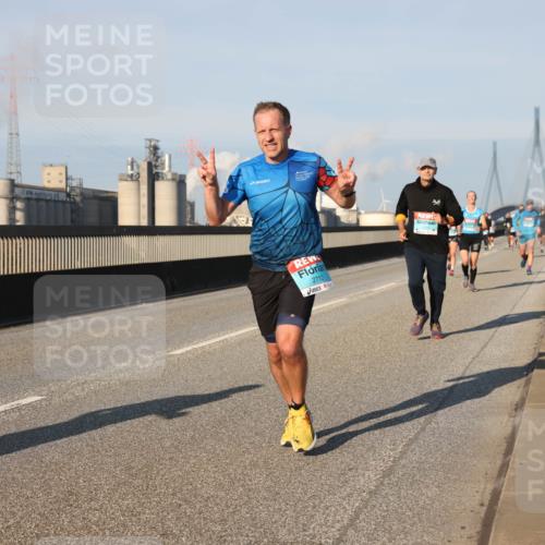 03.10.2025 - Köhlbrandbrückenlauf Lena Gebhardt http://msf.ph/oto/9118863 03.10.2025 09:45:03 Position 2 2712 meine-sportfotos.de