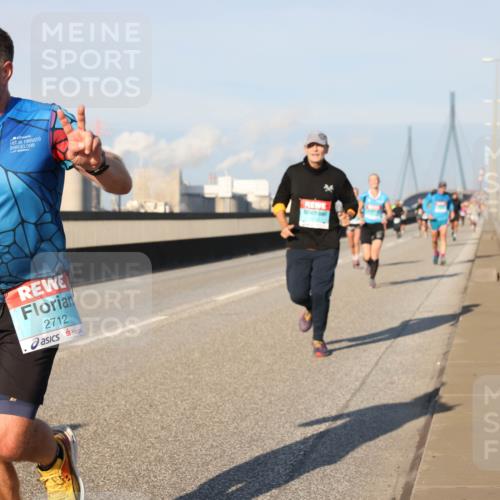 03.10.2025 - Köhlbrandbrückenlauf Lena Gebhardt http://msf.ph/oto/9118881 03.10.2025 09:45:04 Position 2 2712 meine-sportfotos.de