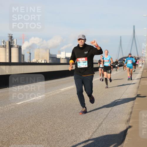 03.10.2025 - Köhlbrandbrückenlauf Lena Gebhardt http://msf.ph/oto/9118890 03.10.2025 09:45:04 Position 2 1133 meine-sportfotos.de