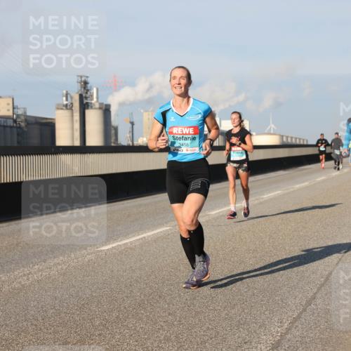 03.10.2025 - Köhlbrandbrückenlauf Lena Gebhardt http://msf.ph/oto/9119060 03.10.2025 09:45:07 Position 2 3458 meine-sportfotos.de