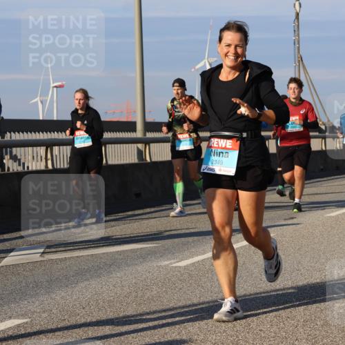 03.10.2025 - Köhlbrandbrückenlauf Strokosch-Dieckow http://msf.ph/oto/9119078 03.10.2025 09:52:44 Position 2 1166, 2349 meine-sportfotos.de