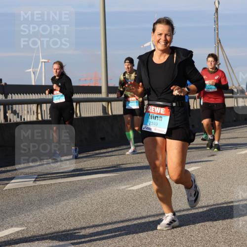 03.10.2025 - Köhlbrandbrückenlauf Strokosch-Dieckow http://msf.ph/oto/9119081 03.10.2025 09:52:44 Position 2 3555, 2349 meine-sportfotos.de