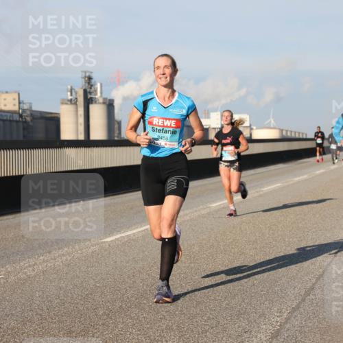 03.10.2025 - Köhlbrandbrückenlauf Lena Gebhardt http://msf.ph/oto/9119102 03.10.2025 09:45:07 Position 2 3458 meine-sportfotos.de