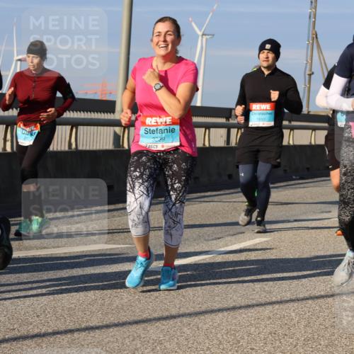 03.10.2025 - Köhlbrandbrückenlauf Strokosch-Dieckow http://msf.ph/oto/9119119 03.10.2025 09:52:48 Position 2 2009, 3239, 1810, 150 meine-sportfotos.de