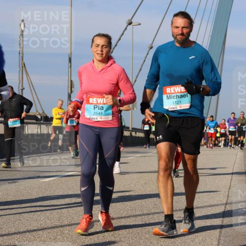 03.10.2025 - Köhlbrandbrückenlauf Strokosch-Dieckow http://msf.ph/oto/9119127 03.10.2025 09:52:49 Position 2 1866, 2544, 1, 1121 meine-sportfotos.de