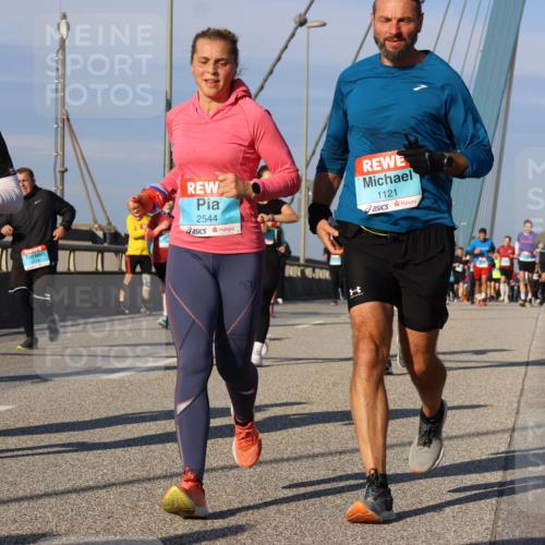 03.10.2025 - Köhlbrandbrückenlauf Strokosch-Dieckow http://msf.ph/oto/9119135 03.10.2025 09:52:49 Position 2 1866, 2544, 1121 meine-sportfotos.de