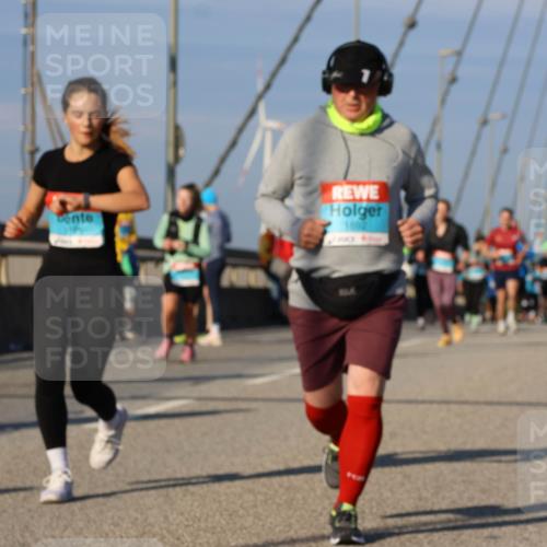 03.10.2025 - Köhlbrandbrückenlauf Strokosch-Dieckow http://msf.ph/oto/9119152 03.10.2025 09:52:52 Position 2  meine-sportfotos.de