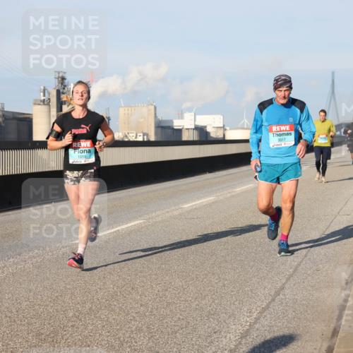 03.10.2025 - Köhlbrandbrückenlauf Lena Gebhardt http://msf.ph/oto/9119162 03.10.2025 09:45:09 Position 2 1018, 3317 meine-sportfotos.de