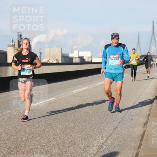 03.10.2025 - Köhlbrandbrückenlauf Lena Gebhardt http://msf.ph/oto/9119168 03.10.2025 09:45:09 Position 2 1018, 3317 meine-sportfotos.de