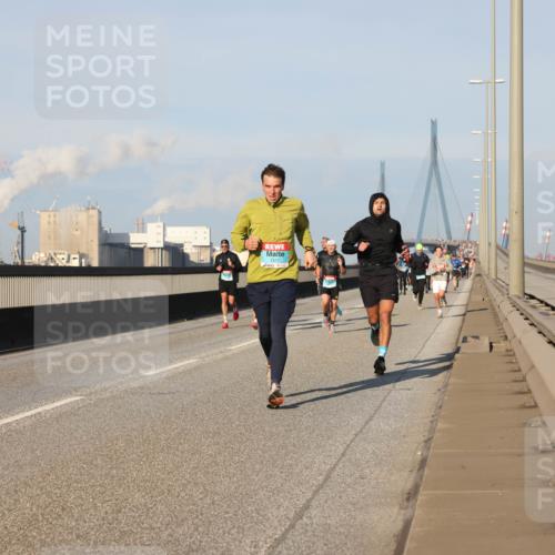 03.10.2025 - Köhlbrandbrückenlauf Lena Gebhardt http://msf.ph/oto/9119223 03.10.2025 09:45:12 Position 2 1517 meine-sportfotos.de